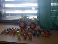 Zestaw figurki zings+auto stan idealny