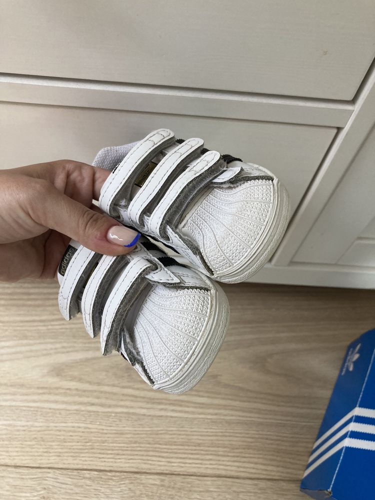 Adidas superstar białe na rzepy 22