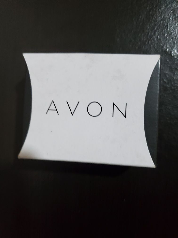 Colar marca Avon