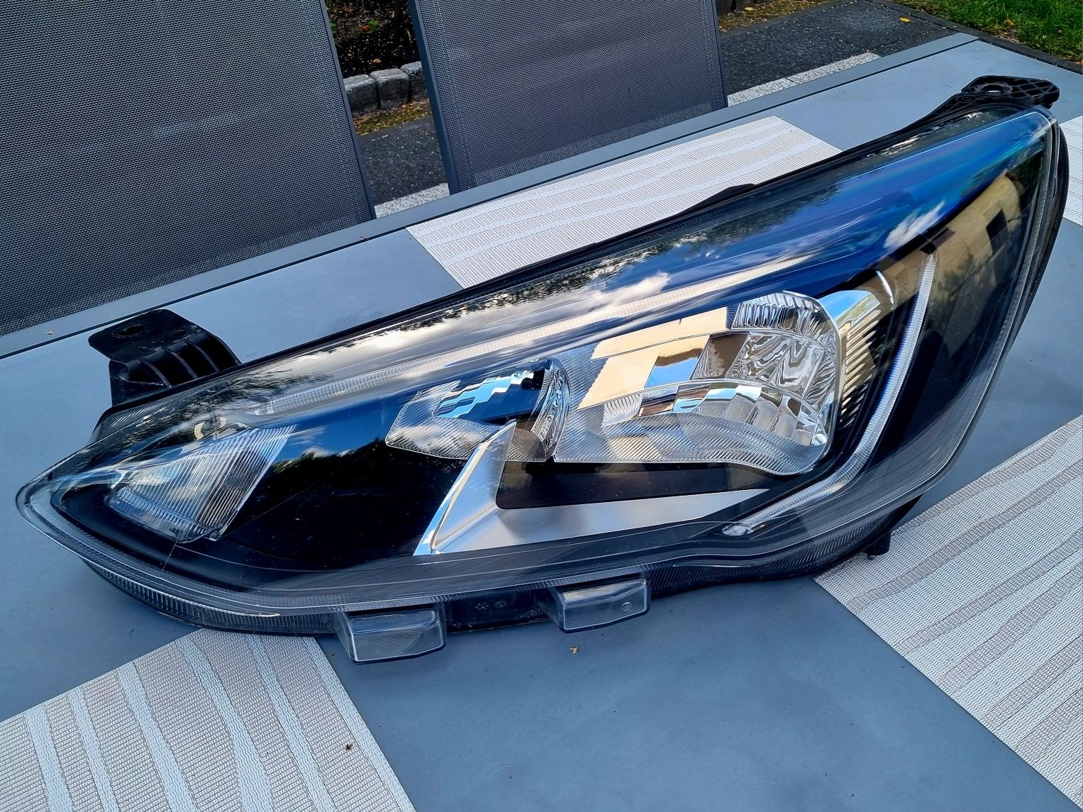 Lampa ledowa Ford Focus MK IV lewy przód