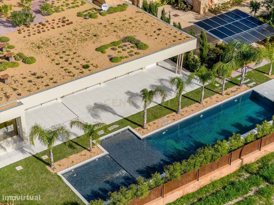 Moradia de Luxo com Conceito Único - Projeto Pioneiro - Energia Zero