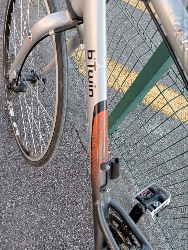 Bicicleta de estrada BTWIN TRIBAN(em ótimo estado)