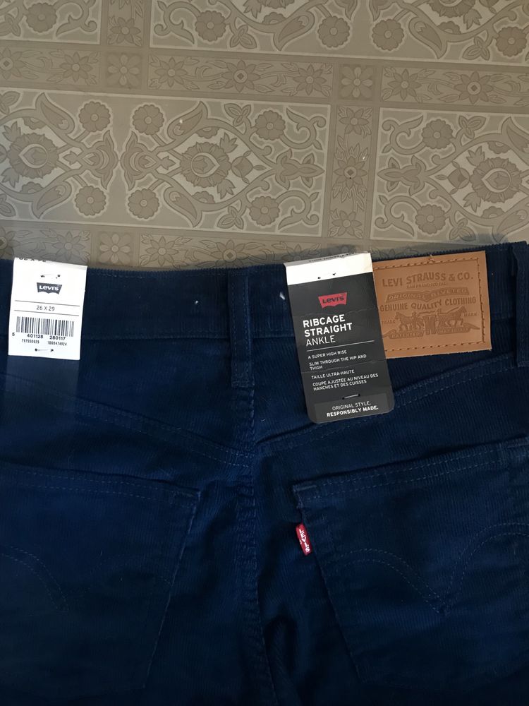 Штани levis вельветовые срочно прадам