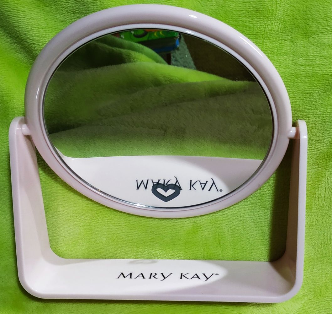 Красивое розовое зеркало mary kay