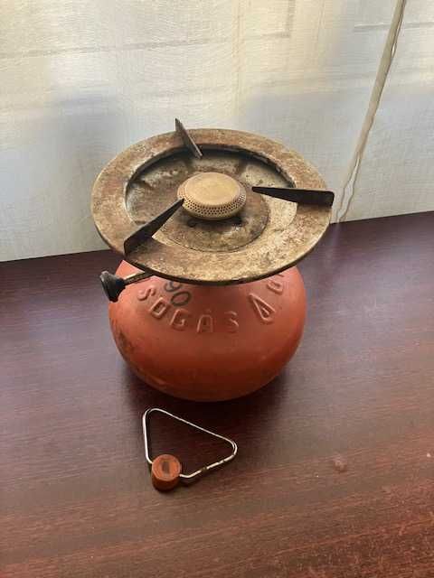 Fogão com bilha de gás. Funciona.