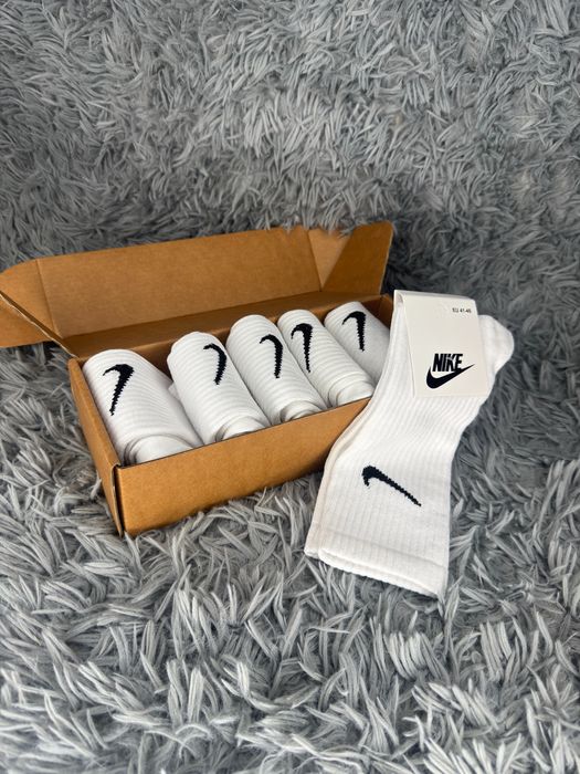 Білі шкарпетки Nike