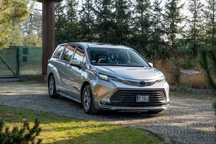 Toyota Sienna 2.5 Hybryda 7osobowa SUPER STAN Bogate wyposażenie 266km 4x4 2021r FV