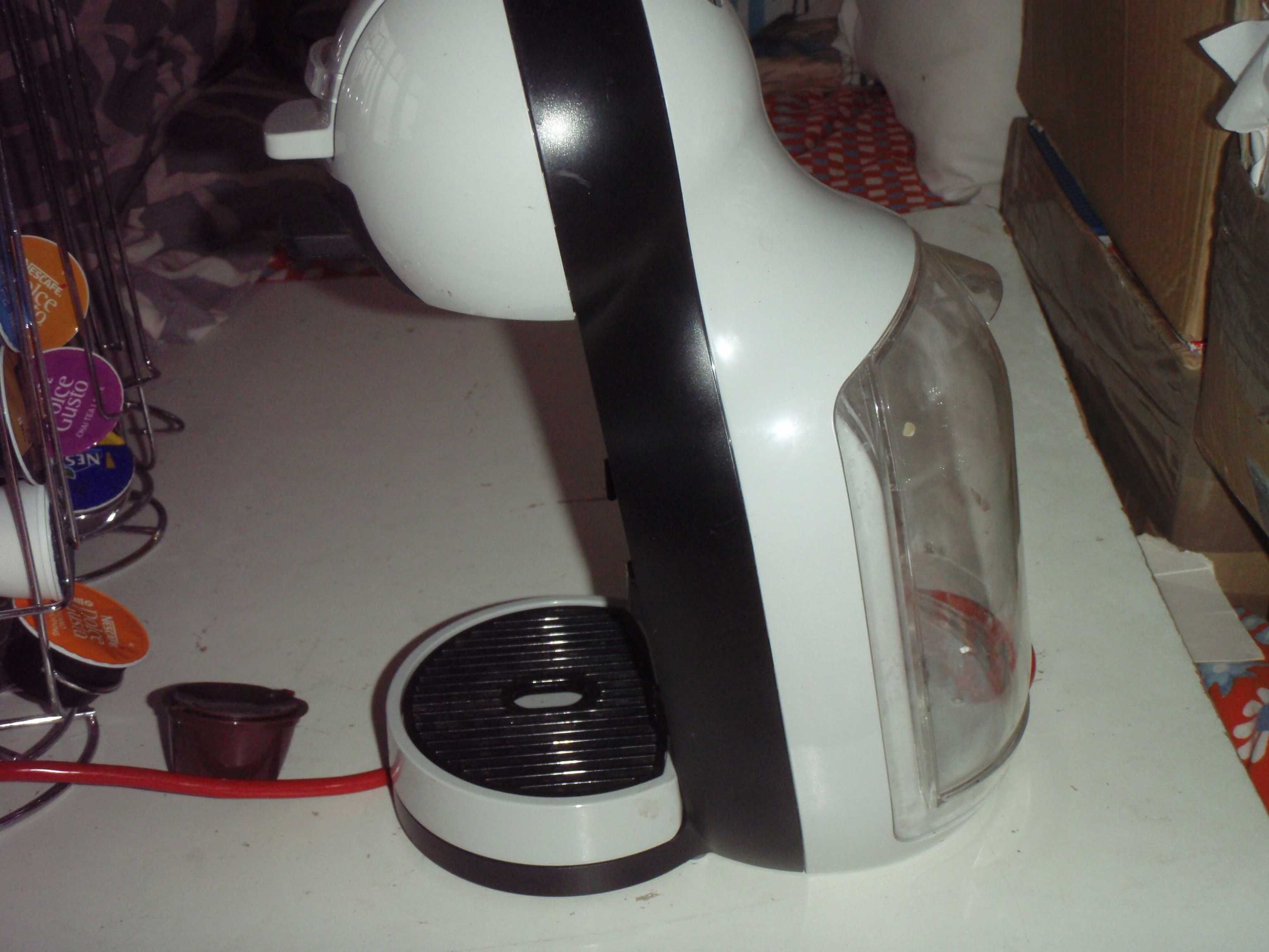Ekspres na kapsułki Mini Me Dolce Gusto + stojak + kapsułki