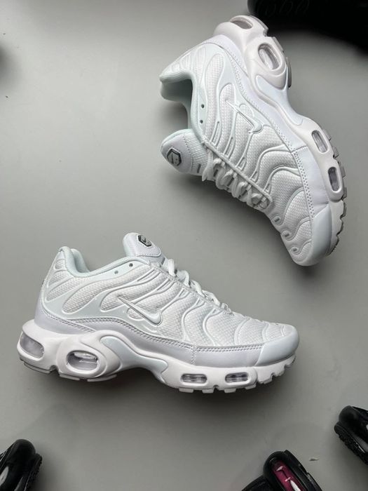 Nike tn brancos novos