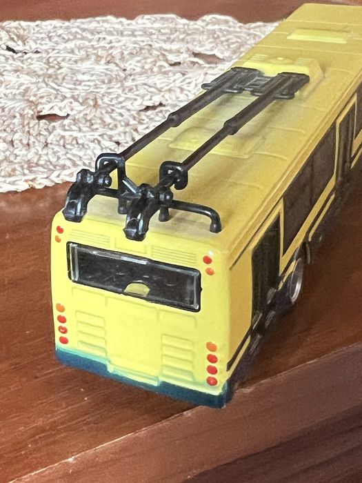 Іграшкова модель тролейбус