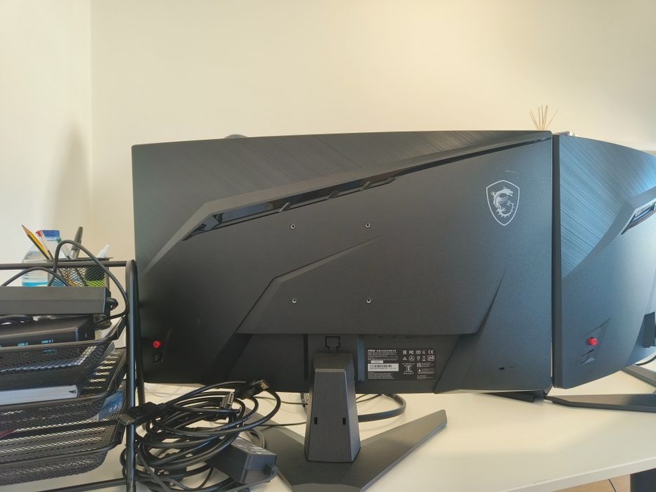 Monitor Curvo MSI 27"