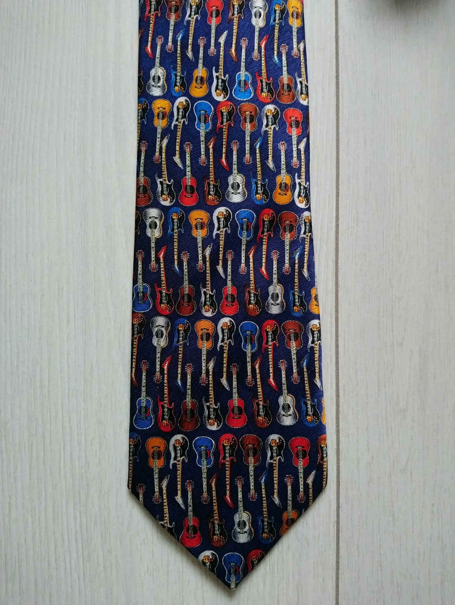 Подарунок для гітариста краватка з гітарами