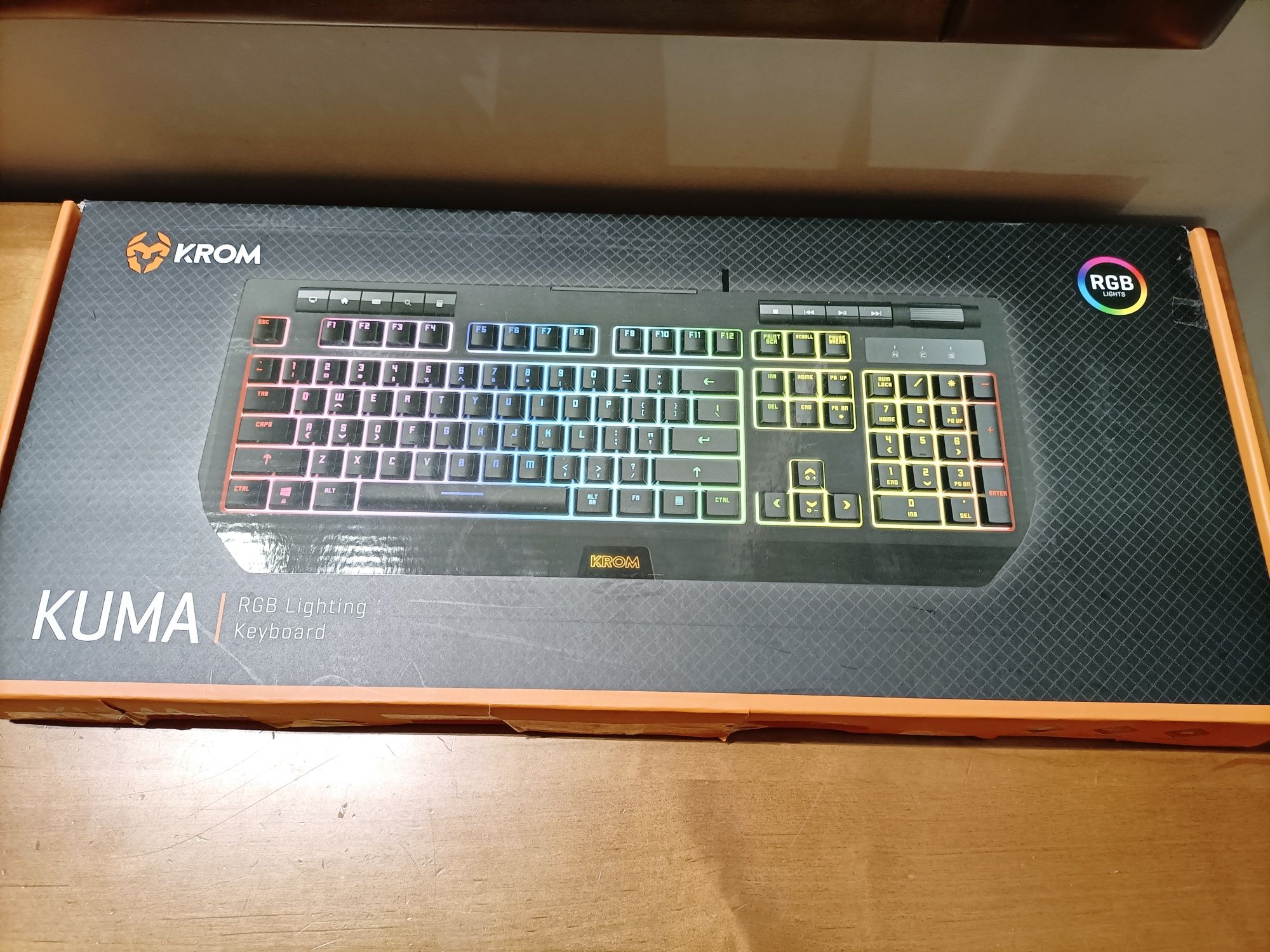 Teclado como novo kuma krom adquirido apenas há uns meses