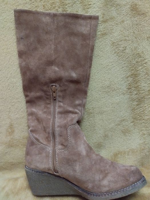 Жіночі замшеві чоботи