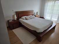 Mobília de quarto (cama, 2 mesinhas e uma cómoda)