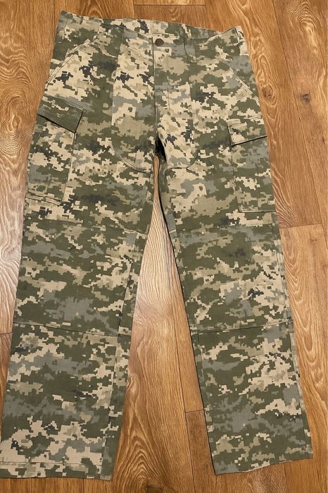 Тактичні військові штани у цифровому камуфляжі