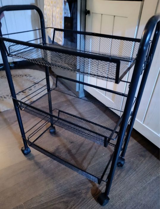 Mobilny regał kuchenny lub łazienkowy na kółkach – 3-poziomowy wózek