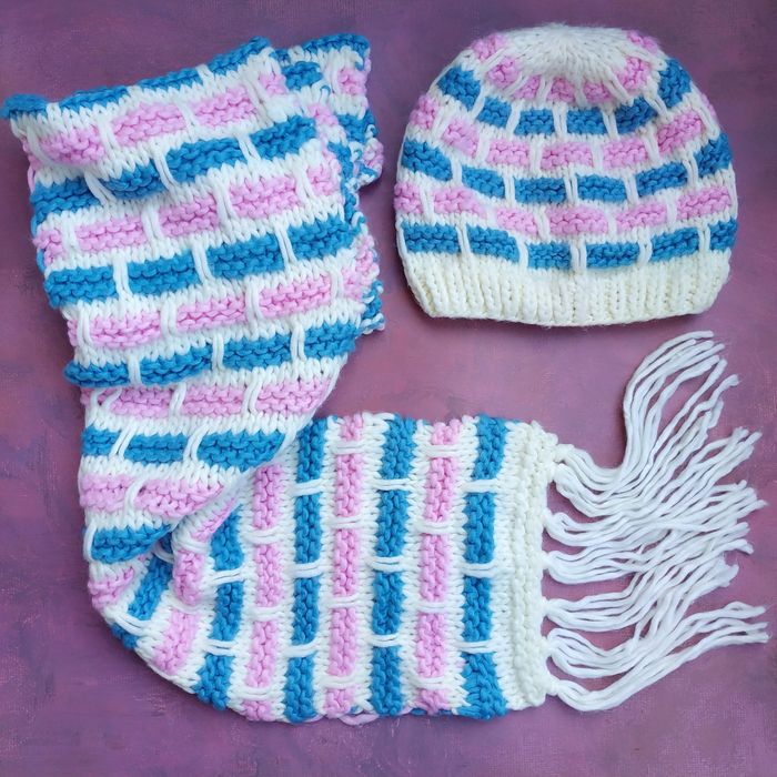 Сет комплект вязанная шапка шарф
белый розовый НОВЫЙ