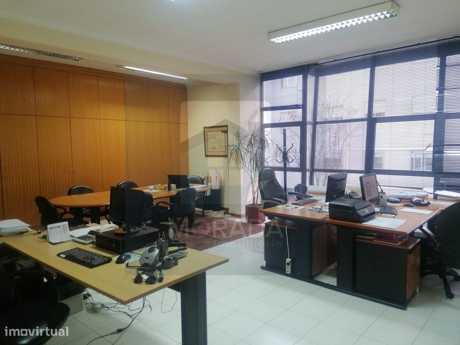 Escritórios C/ Possibilidade De Transformar Para Habitação|| Próxim...