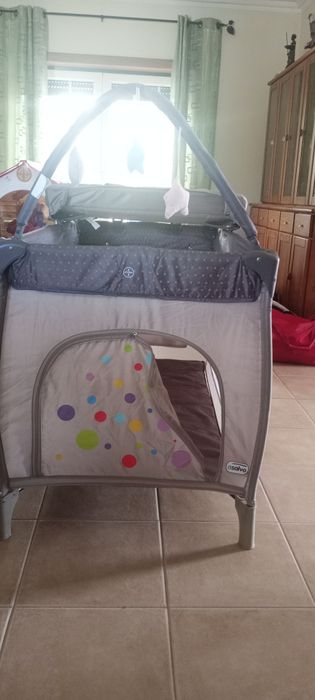 Cama de viagem  cinza