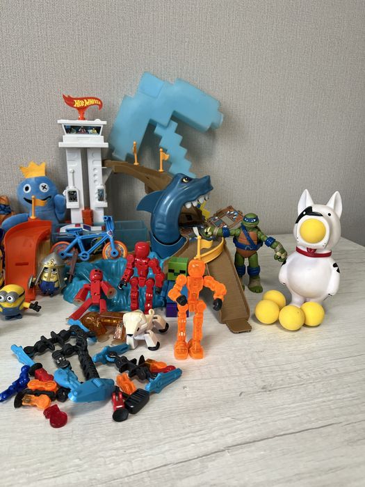 Трек акула Hot Wheels,міньйони,посіпаки,черепашка ніндзя,майнкрафт