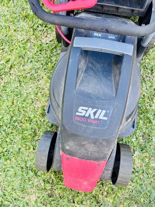 Maquina cortar relva  electrica 1300 Watt