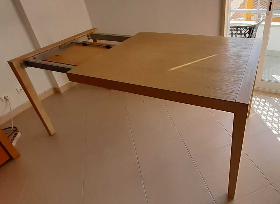 Conjunto de Jantar Completo – Mesa extensível + 2 Cadeiras + Banco