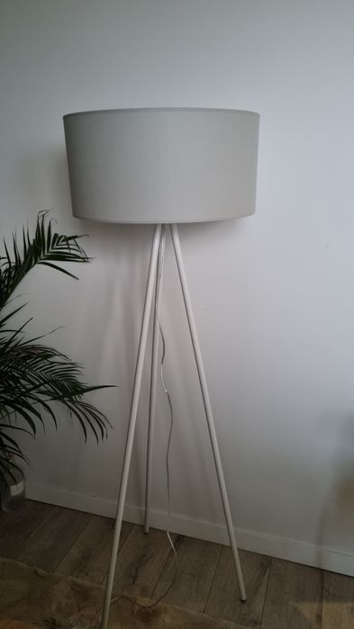 Lampa podłogowa biała