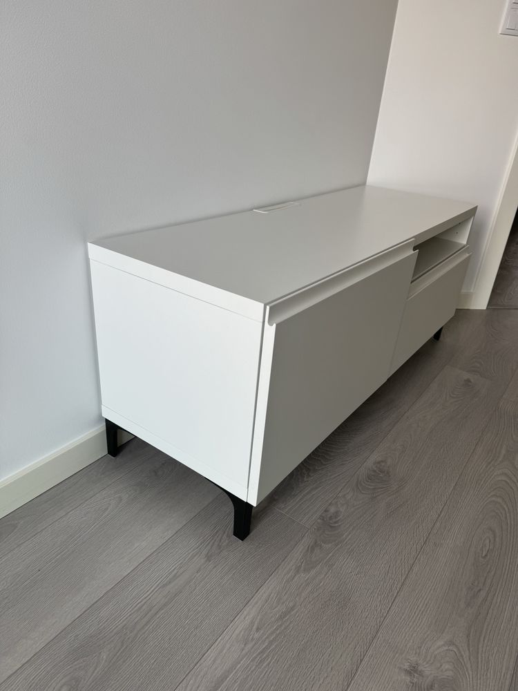 Móvel de TV IKEA branco BESTA