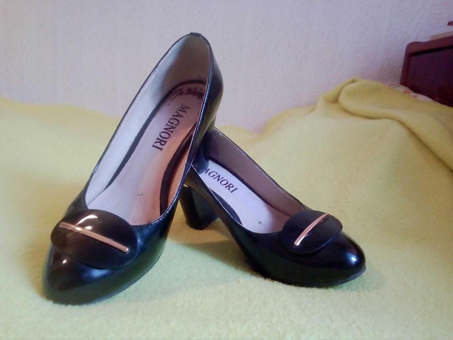 Туфлі лаковані шкіряні