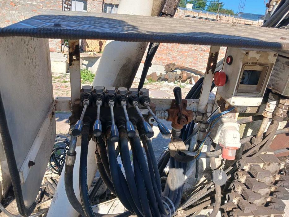 Автовишка стояла на Івеко 4х4 17м  кран вишка підйомник В Наявності!