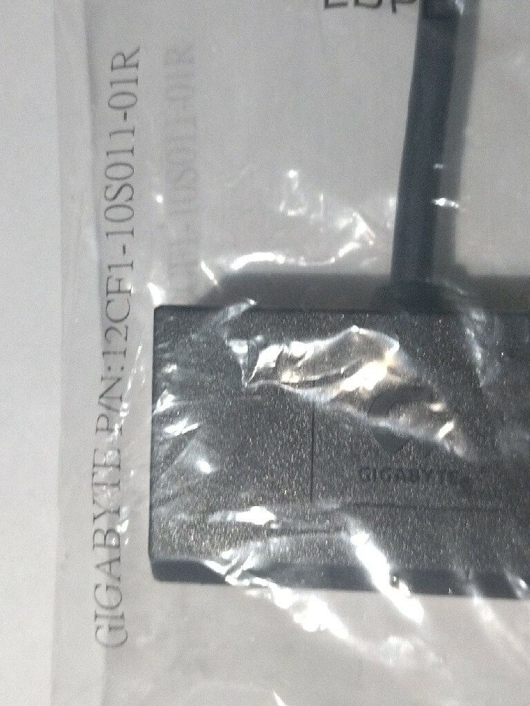 Adapter Gigabyte 12CF1-10S011-01R czarny
