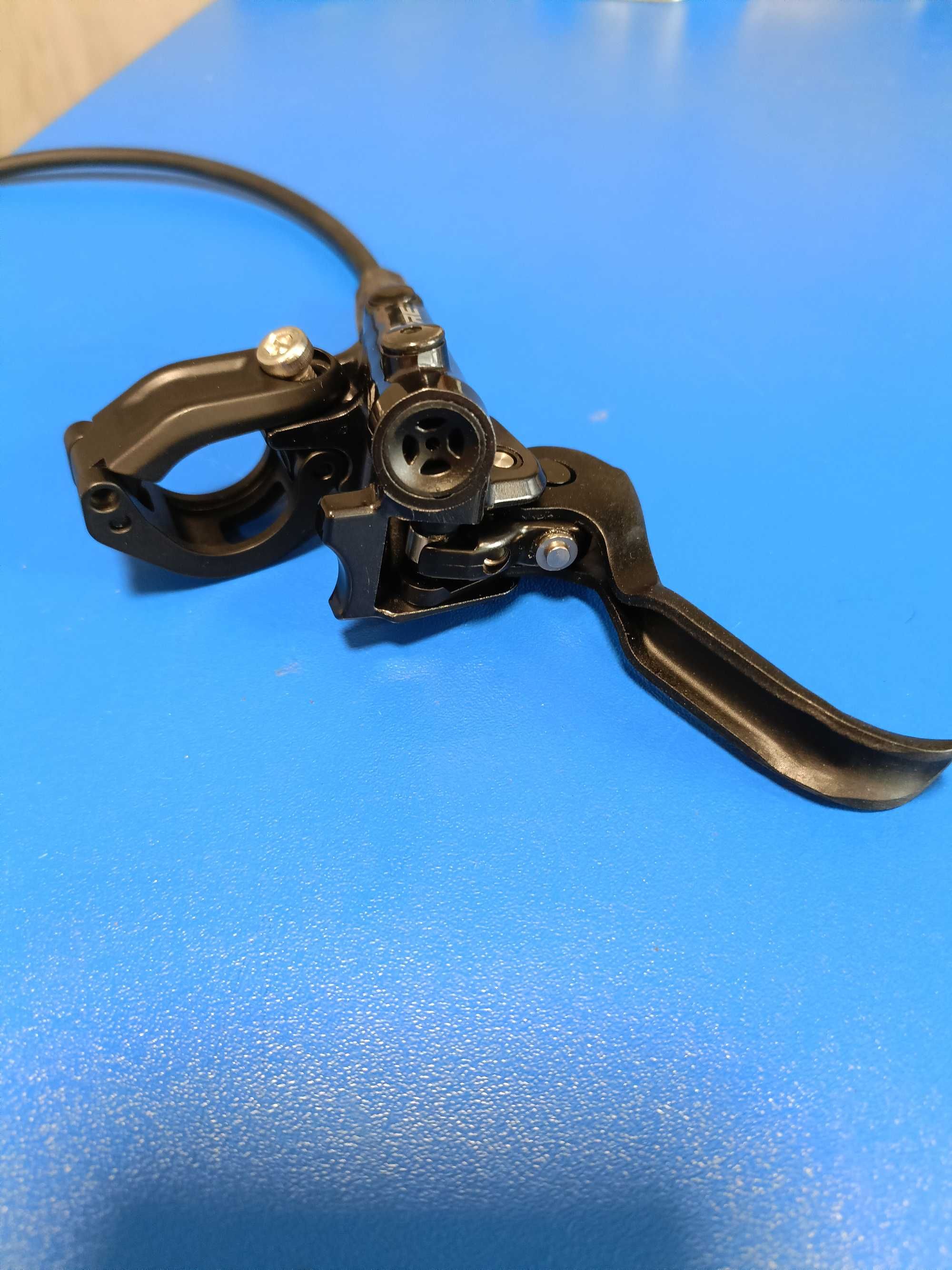 Тормоз гидравлический Shimano Deore M6100 передний/Адаптеры