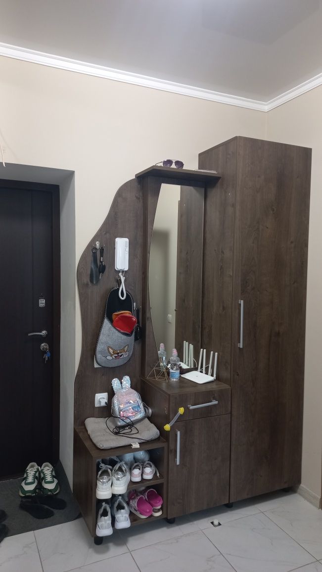 Продам нову шафу в прихожу