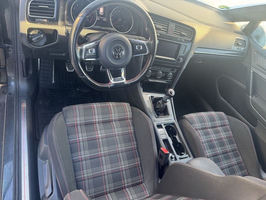 VW Golf VII GTI 220 koni