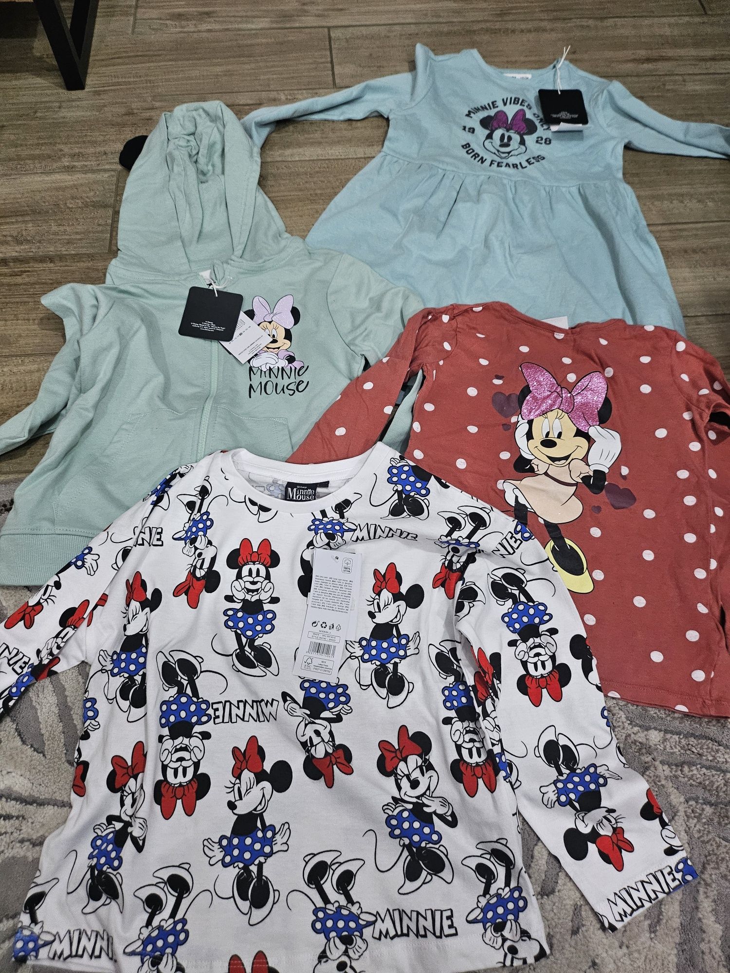 Zestaw nowych ubrań Myszka Minnie dla dziewczynki r 122 + gratis