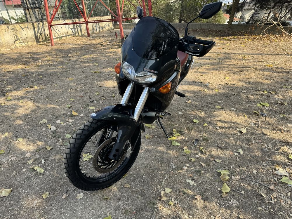 Mota aprilia 650cc  com 9500 km
