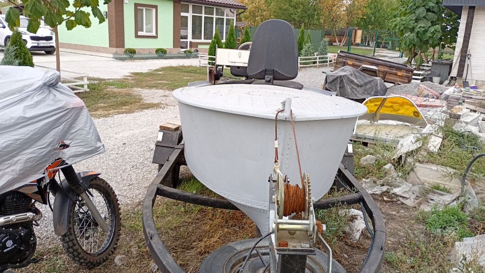Продам човен Южанка з мотором Меркурі 18 2т на дистанційному управлінн