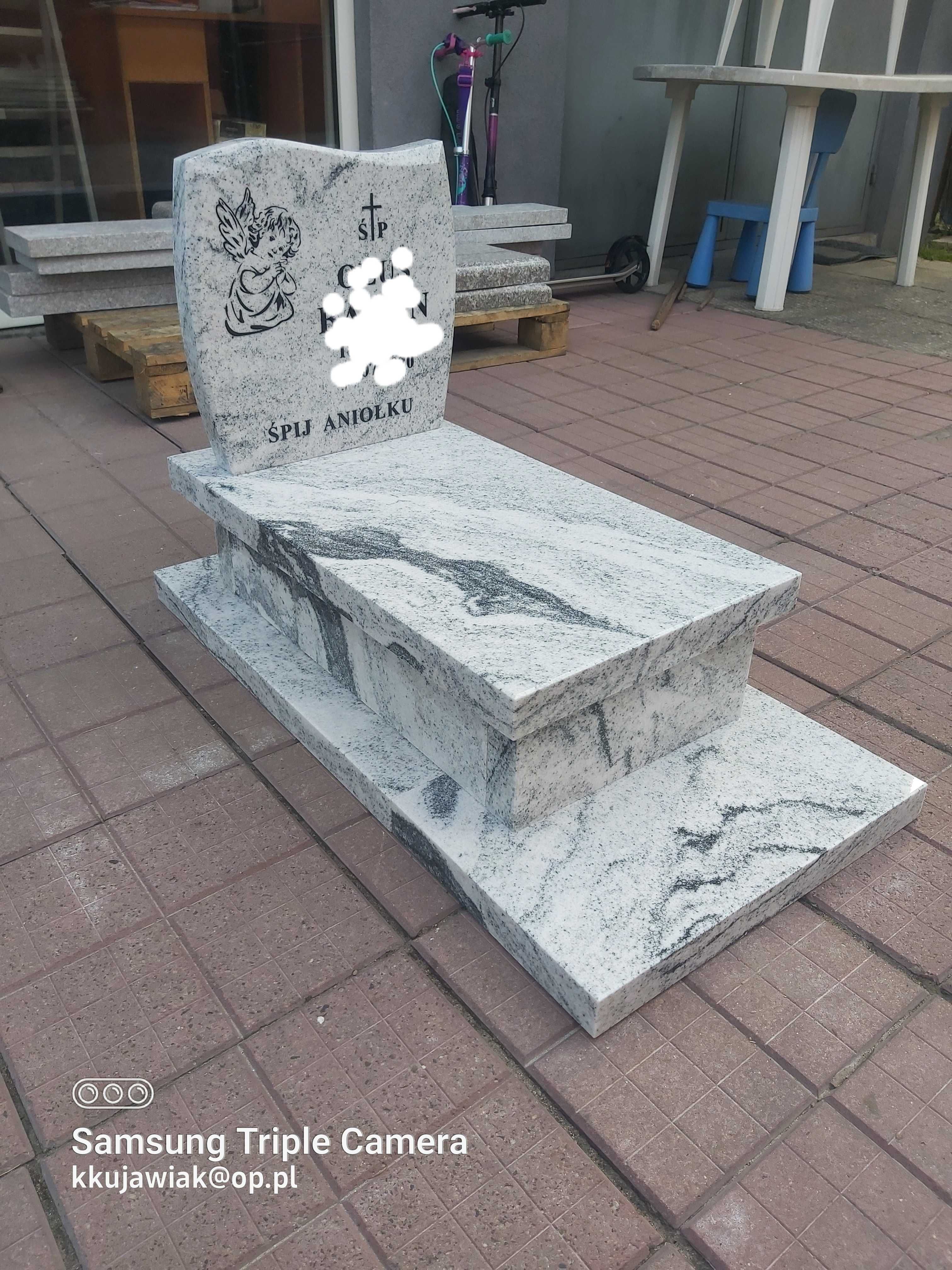 Nagrobek granitowy dziecięcy