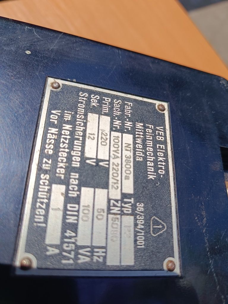 Transformator sieciowy.  220 / 12 V/8 A