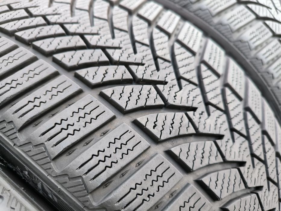 Zimowe Semperit 205/45R17. 7 mm