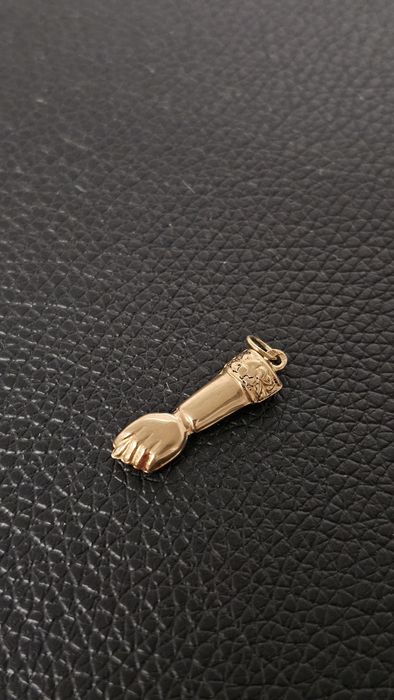 Figa pendente ouro 19,2k (preço fixo)