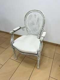Piękny biały fotel w stylu Ludwik antyk shabby chic