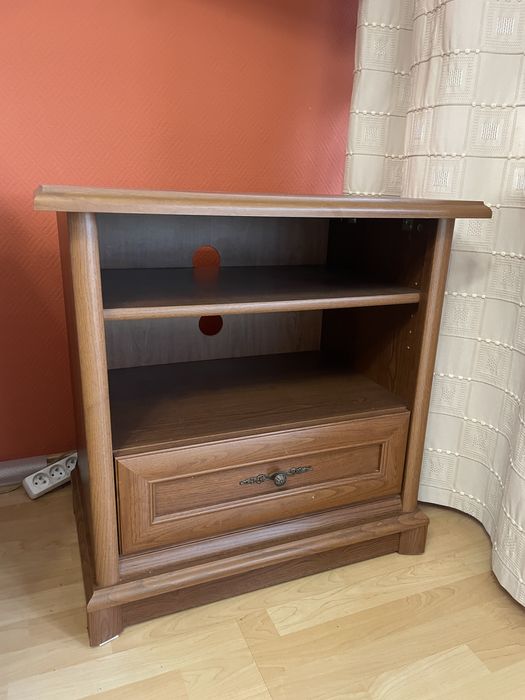 Szafka brazowa pod TV
