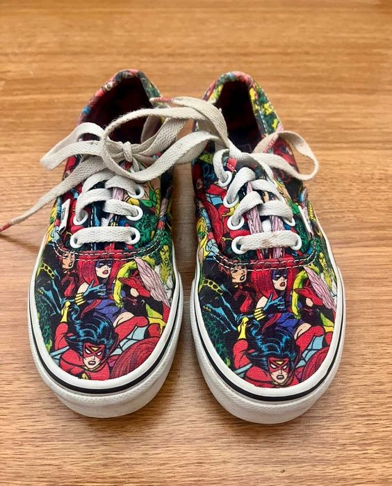 VANS modelo exclusivo MARVEL