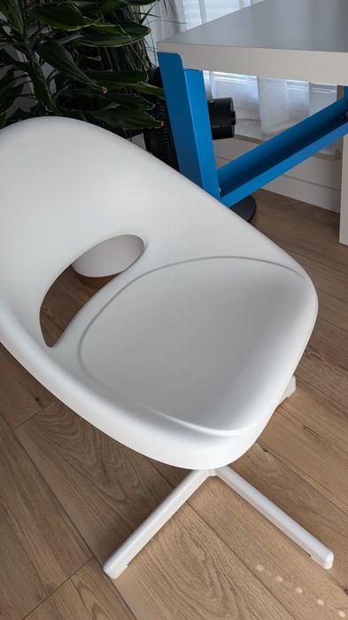 Biurko ikea - regulowana wysokość 
Stan dobry uzywane okolo roku.
128