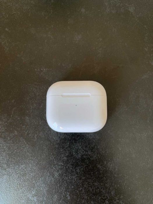 Зарядный кейс для наушников Apple AirPods 3 Зарядний футляр оригинал