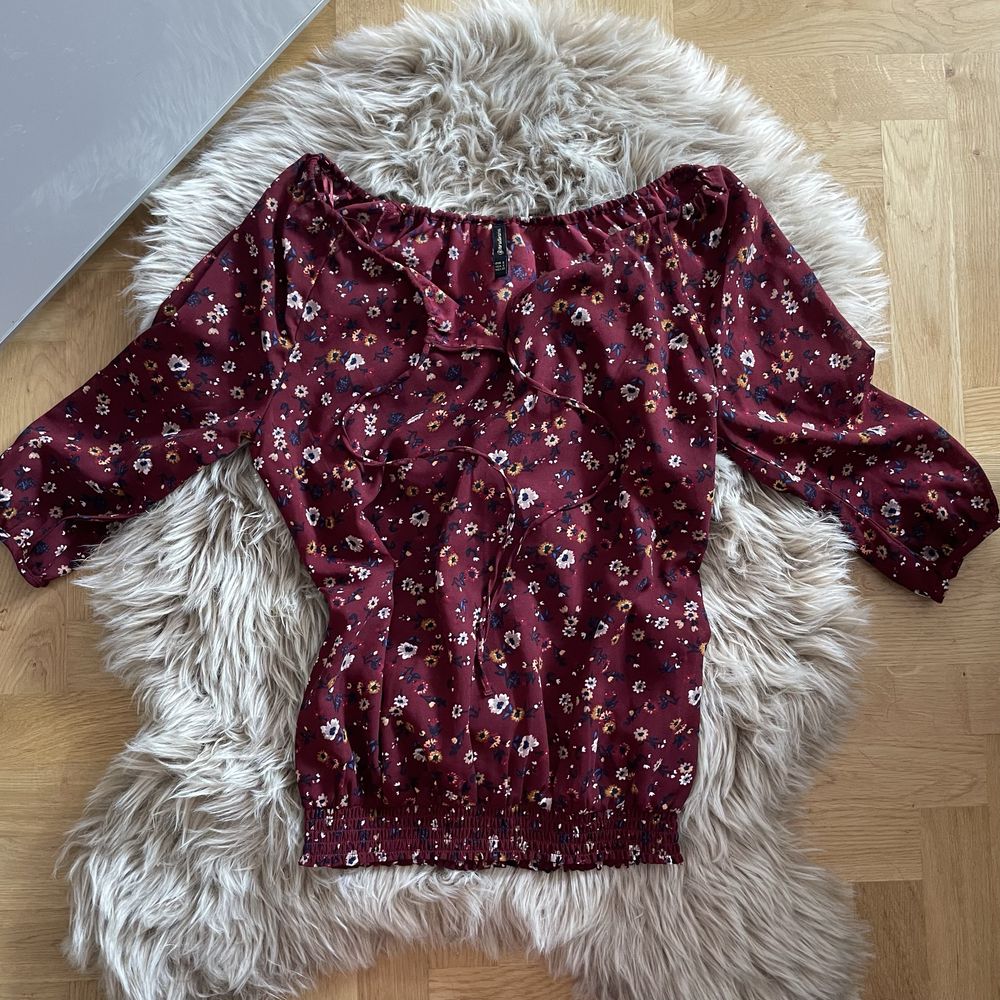 Stradivarius bordowa bluzka w kwiaty S