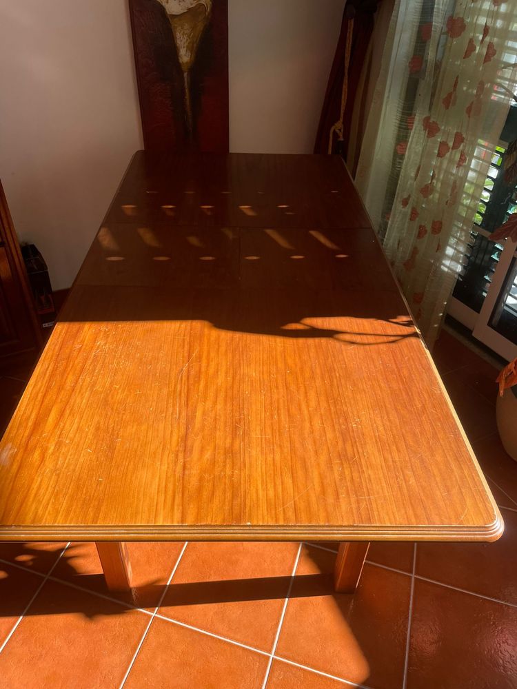 Mesa de madeira extensível