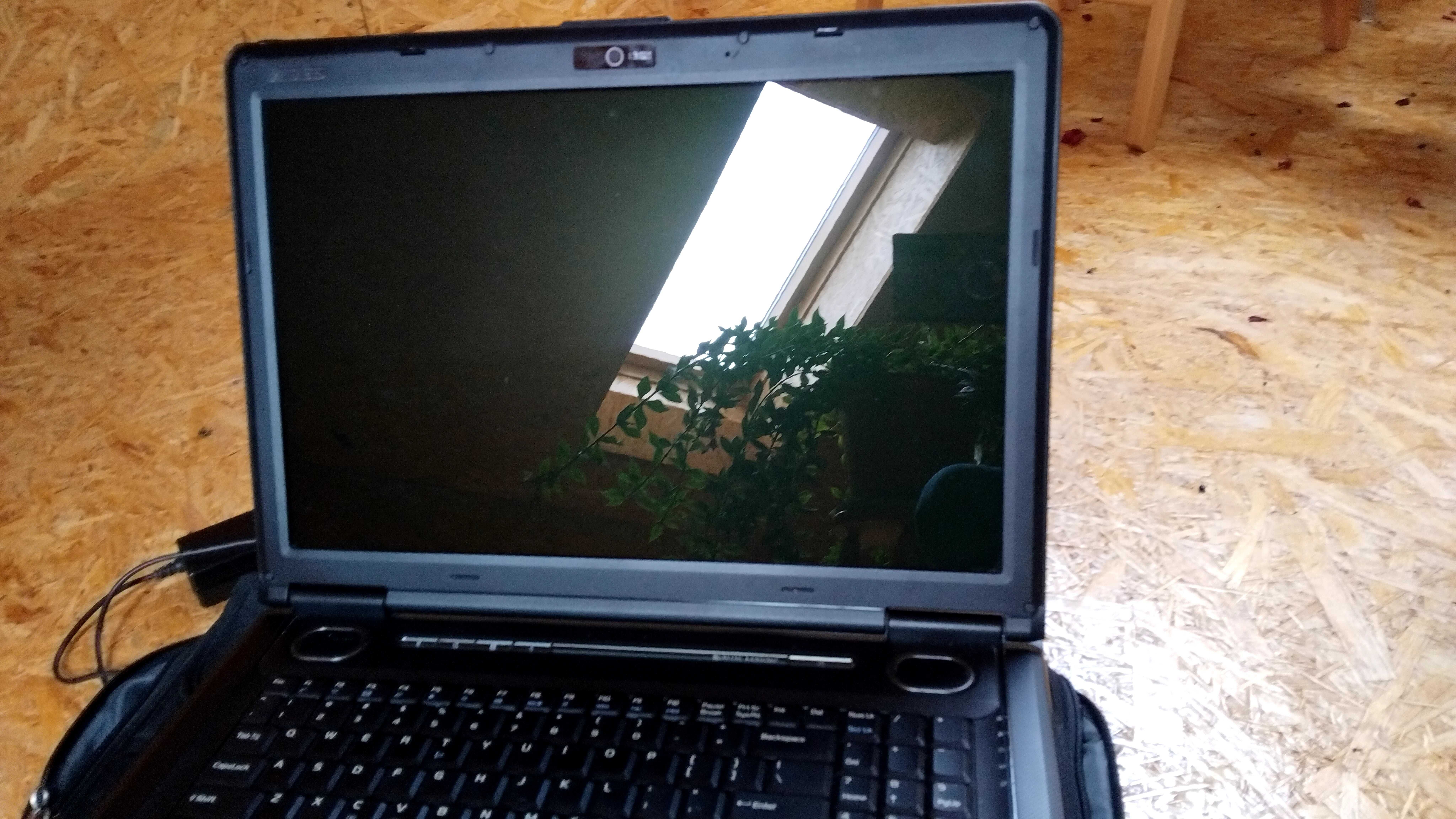 Laptop Asus uszkodzony